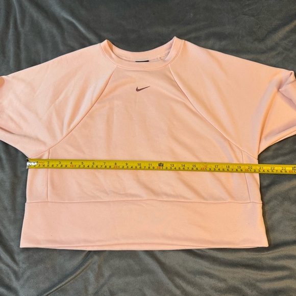 Nike Cropped Dri-Fit Sweatshirt
#1193 - Picture 2 of 9